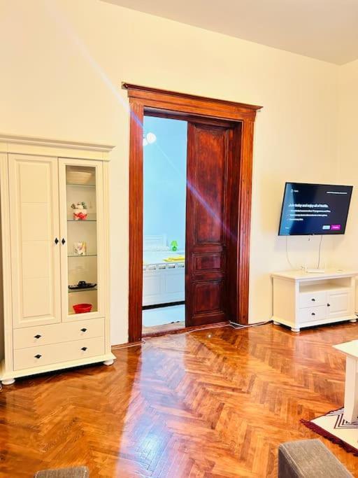 Hidden Gem In The Old Town Apartment Timisoara Exterior photo